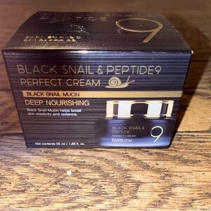 Black Snail & Peptide9 Perfect Cream